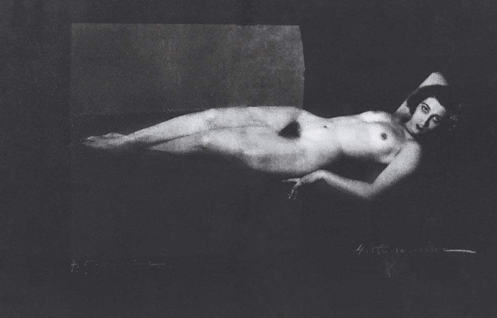 Albert Rudomine, Ritratto di Jeanne Hébuterne, moglie di Modigliani, 1917, fotografia, Collezione privata