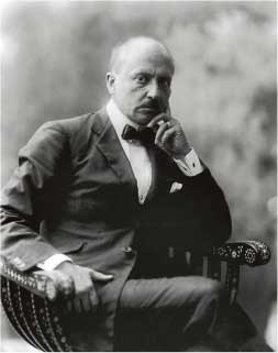 Filippo Tommaso Marinetti in una fotografia del 1911