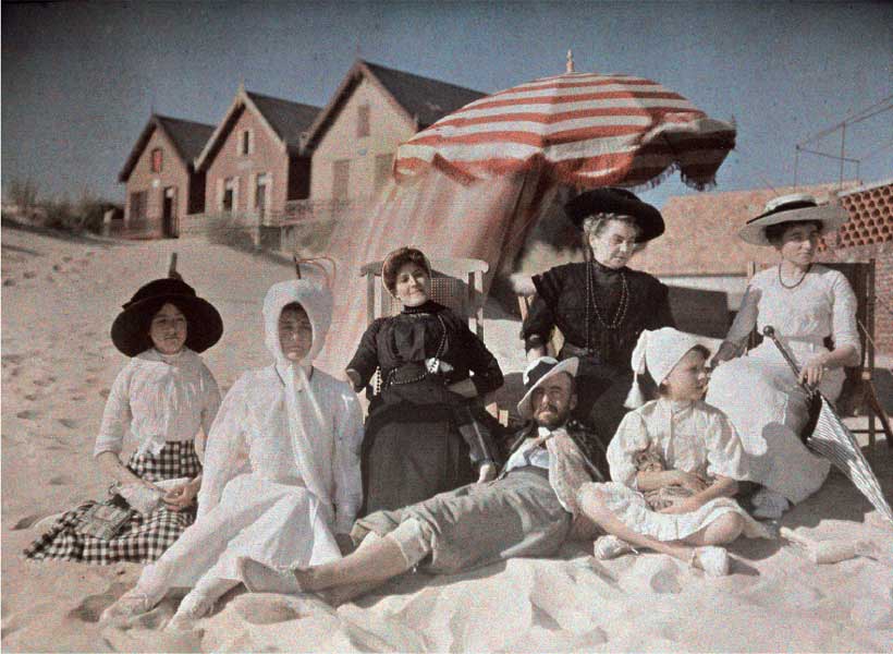 Famiglia al mare, 1910, autochrome Lumière