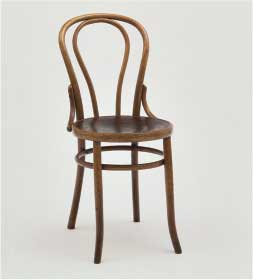 Fratelli Thonet, Sedia, 1918, legno incurvato e paglia di Vienna, altezza cm 90, New York, The Museum of Modern Art