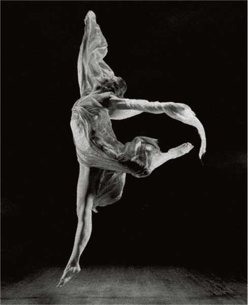 Isadora Duncan mentre balla, fotografia ai sali d’argento, cm 14,5x12, Collezione privata