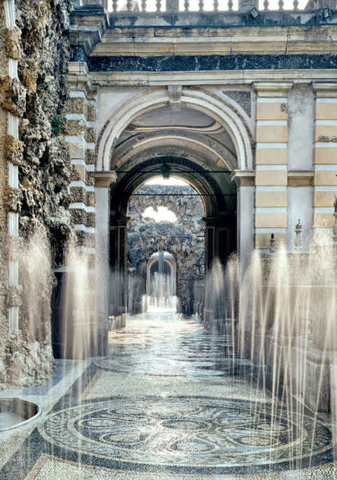 Corridoio con giochi d’acqua, Villa Visconti Borromeo Litta, Lainate, Milano