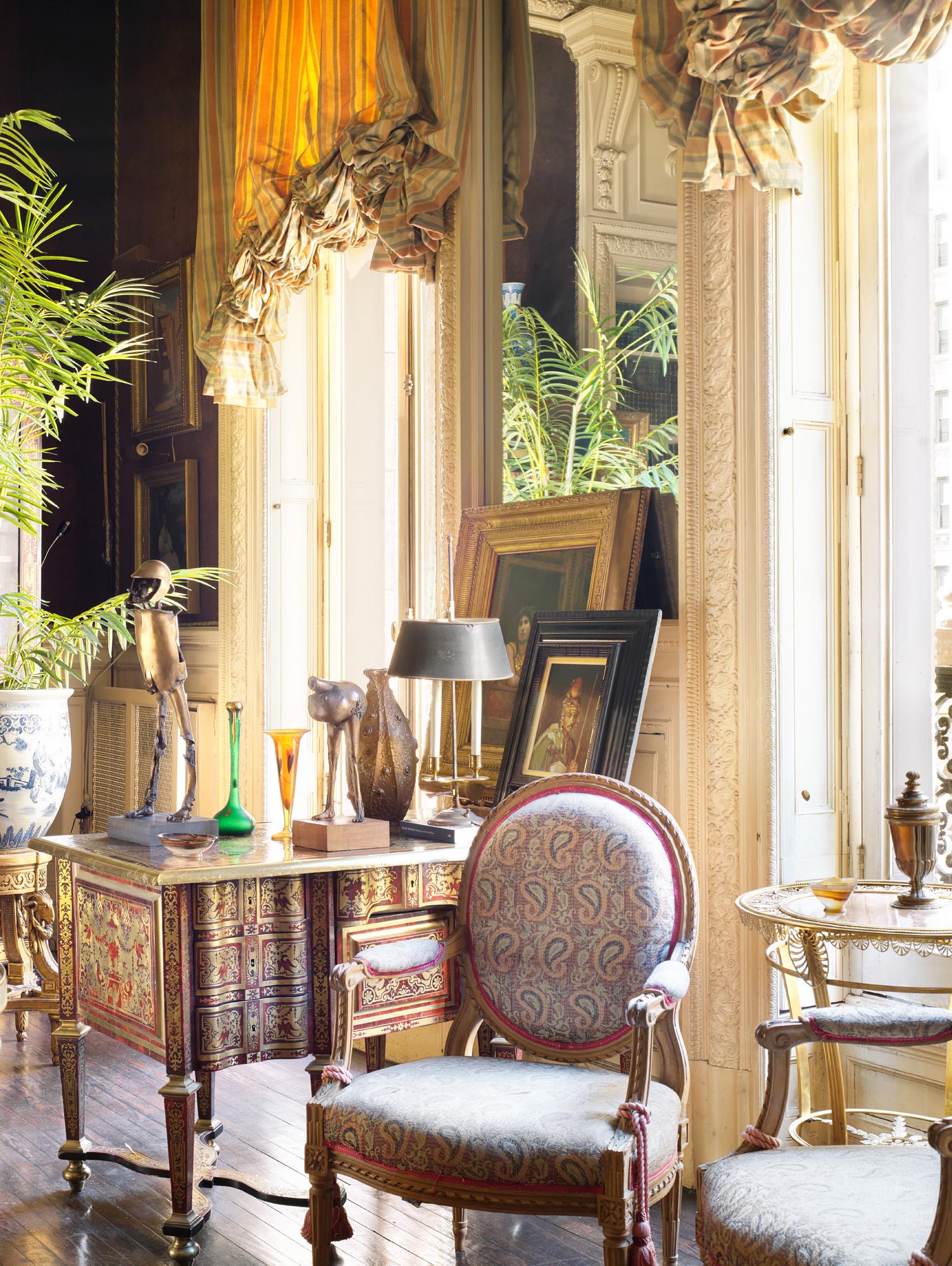 Photo of Louis XIV Boulle Mazarin desk.