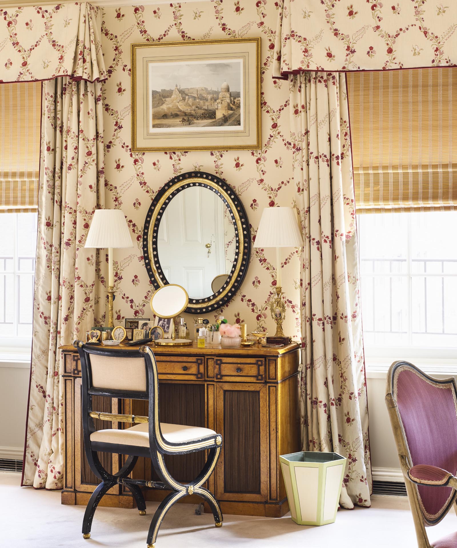 Photo of dressing table.