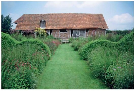 /epubstore/H/H-Howcroft/Gartenreisefuehrer-normandie/OEBPS/e9783641068455_i0121.jpg