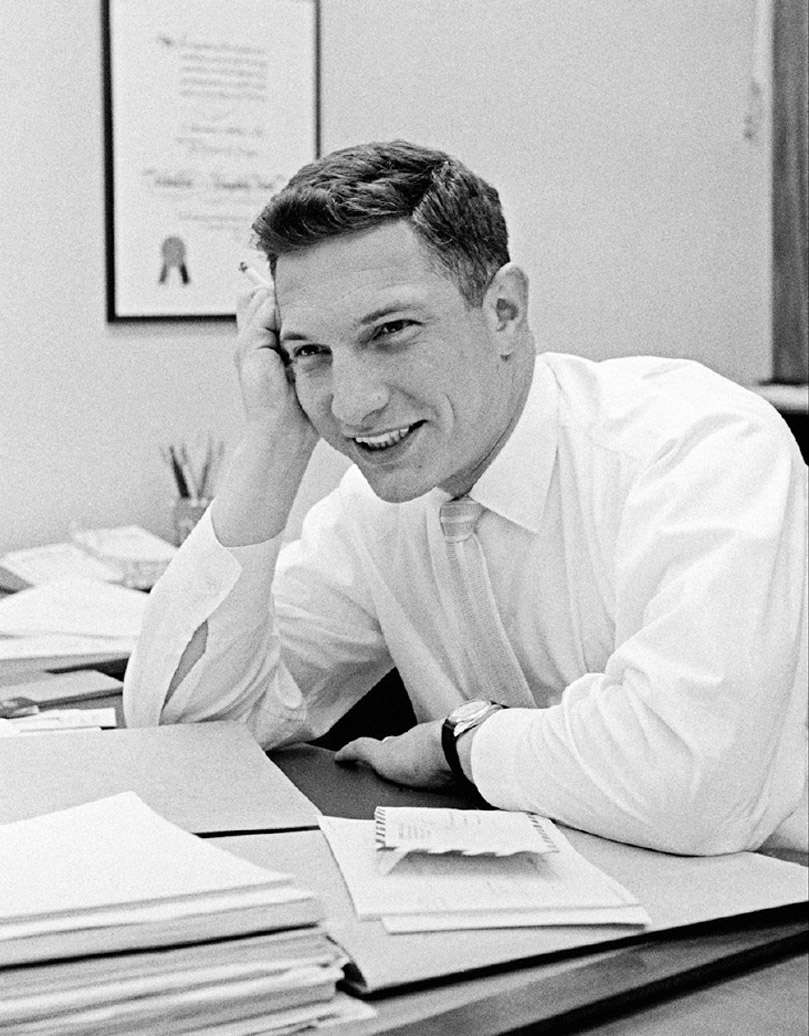 Robert Noyce (1927-1990) chez Fairchild en 1960.