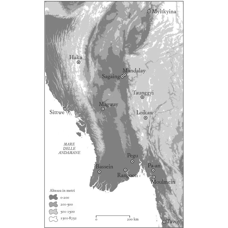 Mappa 5. Altimetrie della Birmania centrale: la «portata» dello stato precoloniale, nel suo momento di massima forza, si estendeva molto facilmente lungo le pianure a bassa quota e i corsi d’acqua navigabili. Tutti i regni birmani superiori abbracciavano l’Irrawaddy a monte o a valle della sua confluenza con il Chindwin. L’altopiano di Shan a est di Mandalay e Ava, anche se piú vicino in linea d’aria delle città Pakokku e Magway a valle del fiume, era fuori dai confini effettivi del regno. Lo stato precoloniale costeggiava i rilievi, di modesta altitudine ma impervi, della catena Pegu Yoma, che divideva in due in direzione nord-sud la pianura coltivata a riso. Questi rilievi sono stati in effetti fuori dal controllo statale nel periodo precoloniale, in gran parte del periodo coloniale e nella Birmania indipendente, e furono la roccaforte di comunisti e ribelli karen fino al 1975. È un esempio efficace di come cambiamenti anche modesti dell’attrito del territorio possano ostacolare il controllo da parte dello stato.